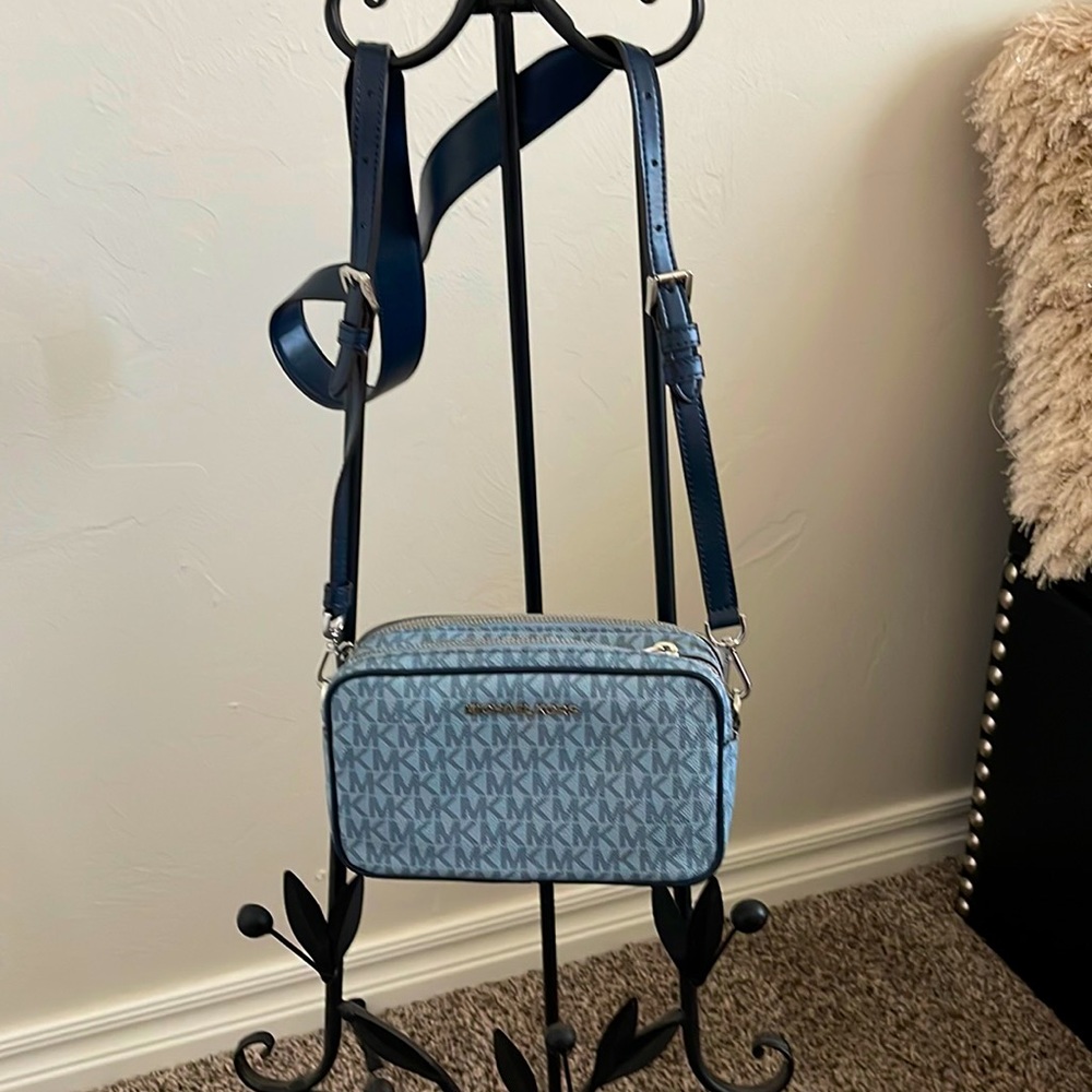 MICHAEL KORS SMALL, camera bag, signature pattern in sky blue w navy blue trim